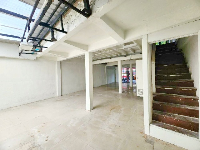 ประชาสงเคราะห์20-45 รัชดา7 เดอะสตรีท รัชดา 800 ม.  อาคารพาณิชย์ 2 คูหา 2 ชั้น 28 ตร.วา. เซ็นทรัลพระราม 9 MRT ห้วยขวาง 1กม. MRT พระราม 9