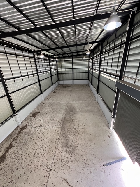 ให้เช่าโกดังพร้อมที่ดิน 1 ไร่ ถ.ปทุมธานี-บางเลน ลาดหลุมแก้ว  9 นอน 4 น้ำ วัดบ่อทอง 600 ม. ตลาดลาดหลุมแก้ว 1.2 กม.