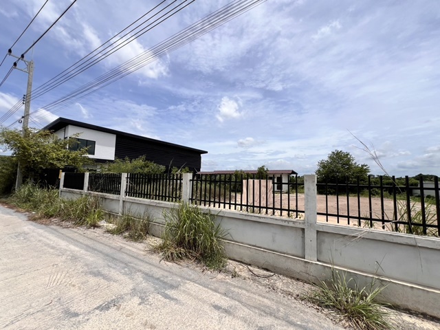 ถ.ปทุมธานี-บางเลน ลาดหลุมแก้ว ปทุมธานี  โกดังขนาดใหญ่ กว้างขวาง 9 นอน 4น้ำ  พร้อมที่ดิน 1 ไร่ สภาพใหม่ พร้อมใช้งาน 