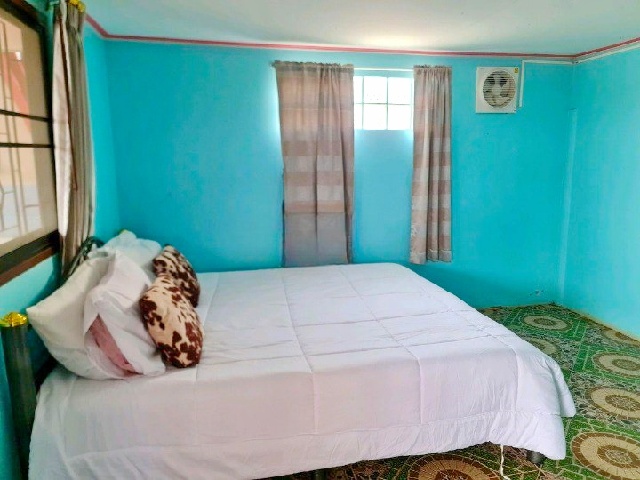 ไร่องุ่น ทองสมบูรณ์คลับ 2.49กม.  ตลาดไนท์ปากช่อง 5.9 กม. ให้เช่าบ้าน 2ชั้น 150ตร.วา. 300ตร.ม.บ้านพักไร่องุ่น 3 นอน 3 น้ำ