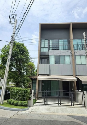 ให้เช่าทาวโฮม3ชั้น ใกล้ The Paseo รร.เตรียมอุดมศึกษาน้อมเกล้า  หลังมุม บ้านกลางเมือง พระราม9 - กรุงเทพกรีฑา 