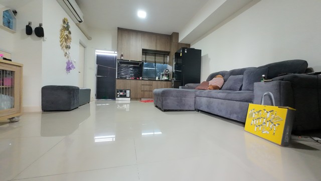 ใกล้รถไฟฟ้าสายสีชมพู พร้อมทางด่วนฉลองรัช พลีโน่ รามอินทรา จตุโชติ ทาวน์เฮาส์ 3 นอน 2 น้ำ หน้ากว้าง 5.2 เมตร  สามารถจอดรถได้ 2 คัน