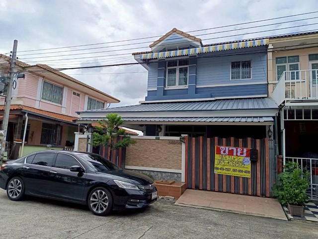 ขายด่วนทาวน์เฮ้าส์ 2 ชั้น หลังมุม  หมู่บ้านรื่นฤดี 5 หทัยราษฎร์  เข้า-ออกได้หลายเส้นทางหลัก   ZJ171	