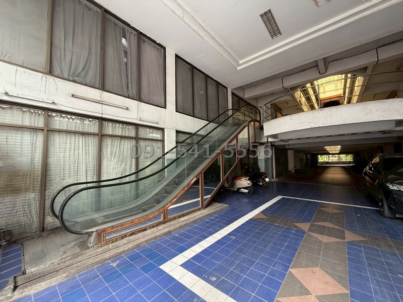 ขายอาคารพาณิชย์ 2 คูหา 4 ชั้น โครงสร้างแข็งแรงมาก โบ๊เบ๊ ซ.วัดบรมนิวาส แยก 4 ใจกลางเมือง เหมาะลงทุนปล่อยเช่า