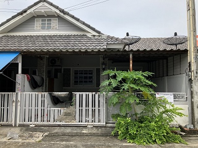 ขายทาวน์เฮ้าส์หมู่บ้านสิลันดา 5 ไลฟ์ ซอยชุมชนหนองปรือ 5 ถนนอ่าวอุดมปากร่วม (ชบ.1032) ตำบลบึง อำเภอศรีราชา จังหวัดชลบุรี