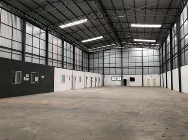 ให้เช่าโกดัง 750 ตรม. มีออฟฟิศพร้อมห้องน้ำในตัว ถ.บางนา กม.9 ใกล้วงแหวนตะวันออกกาญจนาภิเษก