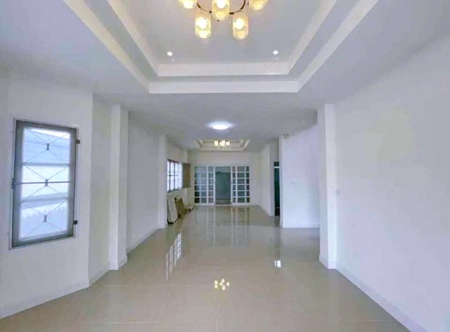 ตลาดยิ่งเจริญทรัพย์ 1.9 กม.สุวินทวงศ์38 วัดลำผักชี ให้เช่าคฤหาสน์ฟลอร่าวิลล์ 2 ชั้น 64ตร.วา. 250ตร.ม. 3นอน 3น้ำ