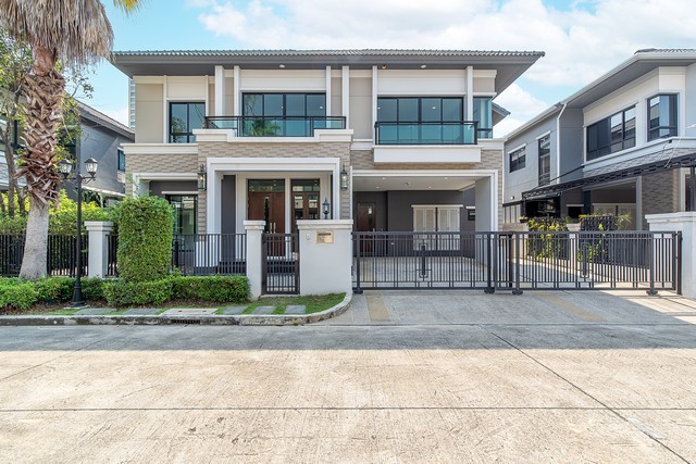 บ้าน แกรนด์บางกอก บูเลอวาร์ด สาทร 70 ตร.ว. 4BEDROOM4BR 16900000 BAHT. เปย์หรือเท