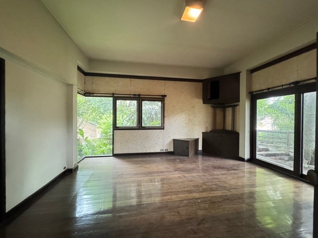 ขายที่ดินพร้อมสวนสไตล์รีสอร์ท ออกแบบโดยนักจัดสวนอันดับต้นของประเทศ 1ไร่ 12ตร.ว หมู่บ้านนวธานี เสรีไทย59