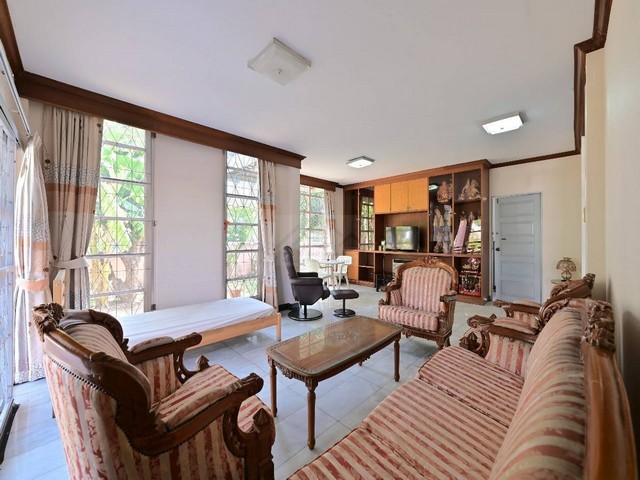 ให้เช่าบ้านเดี่ยว 2 ชั้น 80 ตรว. หมู่บ้านโฮมเพลส รามคำแหง 140 ตกแต่งพร้อมอยู่ ใกล้ lake ใกล้สโมสร สระว่ายน้ำ สนามเทนนิส