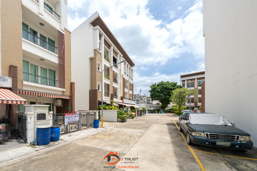 ขาย ทาวน์โฮม 4 ชั้น ม.บิซทาวน์ พระราม 3 - สุขสวัสดิ์  24ตร.ว. หลังมุม พร้อมอยู่