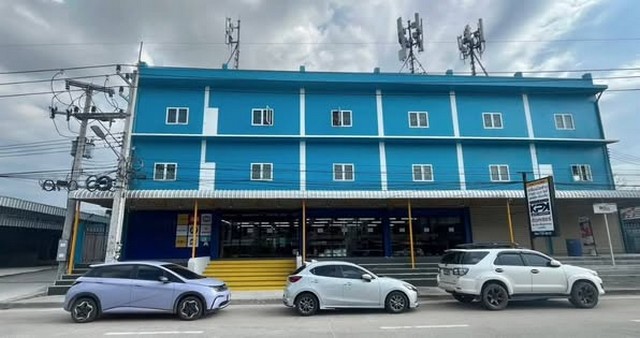 ให้เช่าอาคารพาณิชย์คลังสินค้าบ้านบึงชลบุรีอาคารพาณิชย์ 3 คูหาชั้นล่าง  พื้นที่ 375 ตารางเมตร