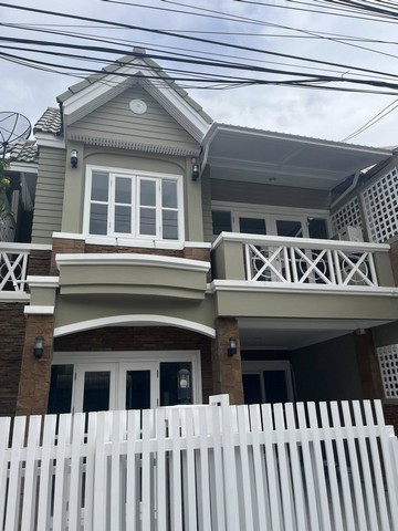 ให้เช่าโฮมออฟฟิศ รีโนเวทใหม่ทั้งหลัง พร้อมเฟอร์นิเจอร์ หมู่บ้านวัฒนา ซ.นราธิวาสราชนครินทร์ 22