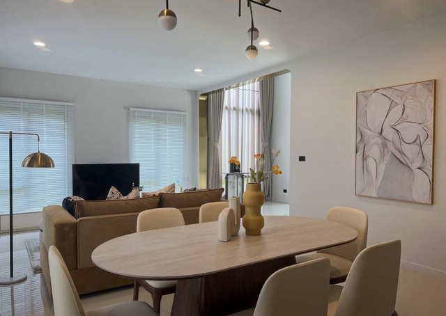 เช่าบ้านเดี่ยวหลังมุม Burasiri Krungthep Kreetha ขนาด 68.5 ตร.วา เฟอร์ครบ ใกล้โรงเรียนนานาชาติ Brighton College