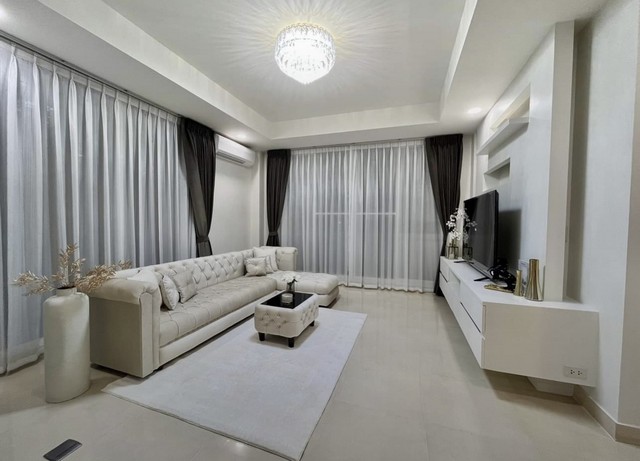 เช่าบ้านเดี่ยว 3 ชั้น รัชดานิเวศน์ 16 ขนาด 80 ตร.วา พร้อมระเบียงใหญ่ วิวสวย ใกล้ MRT ห้วยขวาง