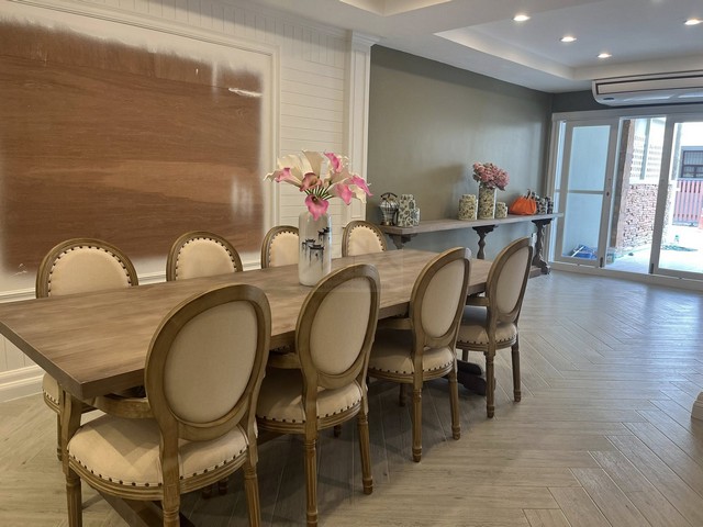 ให้เช่าทาวน์โฮม 2 ชั้น 220 ตรม. 3 ห้องนอน หมู่บ้านวัฒนา นราธิวาสราชนครินทร์ 22 รีโนเวทใหม่ บ้านสวยเฟอร์นิเจอร์ครบ บิ้วอินทั้งหลังสวยมาก