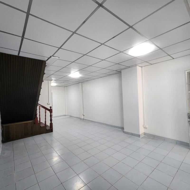 ทาวน์เฮ้าส์ รีโนเวทแล้ว​แต่งสวย 2 ชั้น 16 ตรว.หมู่บ้านพงษ์ศิริชัย 4 แขวงหนองค้างพลู เขตหนองแขม กทม.10160