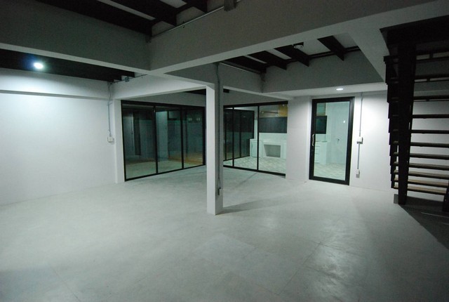 ให้เช่าบ้านเดี่ยว2ชั้นหมู่บ้าน ต.รวมโชคย่านลาดพร้าวโชคชัย4ลาดพร้าววังหิน 60ตร.ว 260 ตร.ม  ใกล้MRTโชคชัย4 เลียบด่วน เหมาะทำออฟฟิศ