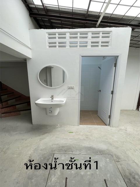 ให้เช่าอาคารพาณิชย์ 3.5 ชั้น 300 ตรม. ซอยพัฒนาการ 57 ทับ 1 ใกล้ตลาดพัฒนาการ