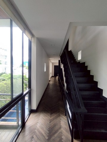 ให้เช่าโฮมออฟฟิศ4ชั้นย่านอารีย์พื้นที่ใช้สอย650ตร.ม.พร้อสระว่ายน้ำส่วนตัวเดินทางสะดวกใกล้BTS อารีย์