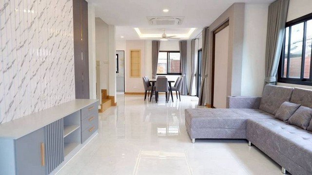 บ้านเดี่ยว 2 ชั้น รีโนเวทใหม่ ทำเลเงียบสงบ โครงการ ลากูน่าโฮม5 สันทราย