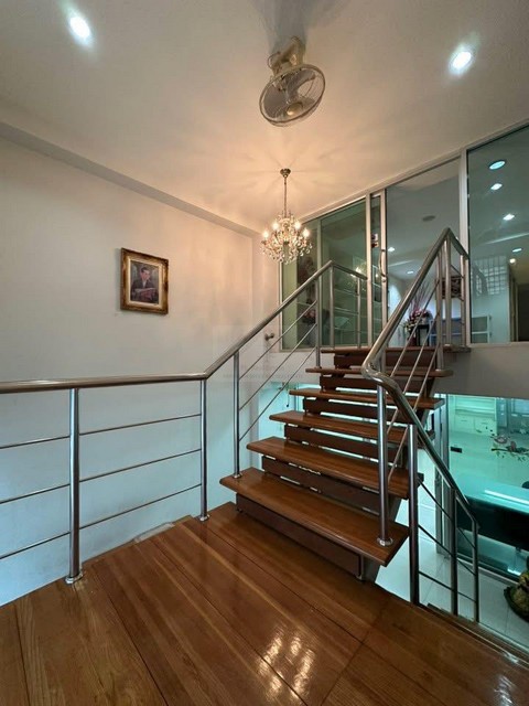 ให้เช่าอาคาร 2 ชั้น พื้นที่ 175 ตร.ม. ถนนพระราม 4 ซอยภูมิจิตร ใกล้ BTS พระโขนง เหมาะทำออฟฟิศ สตูดิโอ หรือร้านค้าออนไลน์ Live สินค้า