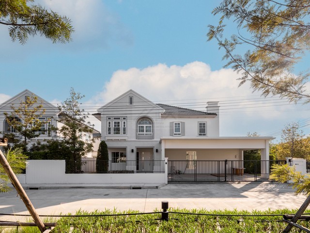 ให้เช่าบ้านเดี่ยว 2 ชั้น แปลงมุม หน้าสวน วิวเลค 4 ห้องนอน โครงการ villagio 3 ศรีนครินทร์-บางนา ใกล้ MEGA บางนา และรถไฟฟ้าสายสีเหลือง