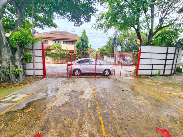 BTSบางจาก 395 ม. เกตเวย์ เอกมัย 3.5 กม. BTS พระโขนง 400 ม. ให้เช่าโฮมออฟฟิศ 1 ชั้น 20 ตร.วา. 82ตร.ม.  2 ออฟฟิศ 2 น้ำ   ตลาดพระโขนง 700 ม.