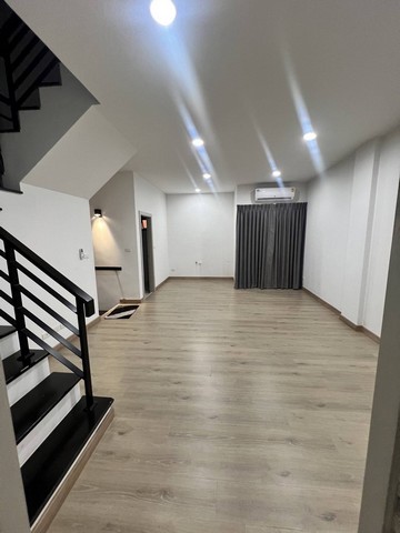 ให้เช่าโฮมออฟฟิศ 4 ชั้น  โครงการพรีเมี่ยมเพลส เกษตร-นวมินทร์ รามอินทรา เหมาะสำหรับ สำนักงาน คลินิกทันตกรรม คลินิกความงาม