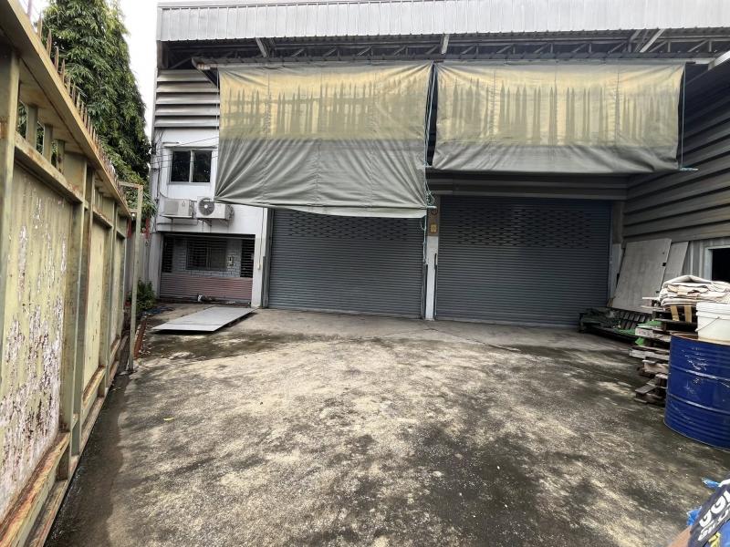 ให้เช่าโกดัง  Stand alone มีรั้วกั้นเป็นของตัวเอง  พื้นที่ 320 ตร.ม ถนนกรุงเทพ-นนท์ ซอย 3 ใกล้ MRT สายสีม่วง