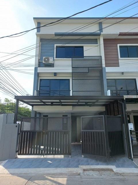 ให้เช่าทาวน์โฮม 3 ชั้น 26.8 ตรว ไลท์ อารียา ลาดปลาเค้า 72 ซอยรามอินทรา 8 renovate ใหม่