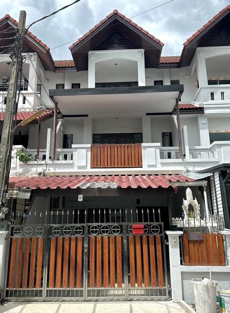 ให้เช่าทาวน์โฮม 3 ชั้น 25 ตรว. ซอยลาดพร้าว 101 เฟอร์นิเจอร์ครบ ใกล้เลียบด่วนรามอินทรา