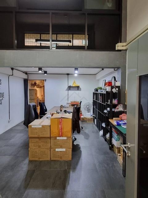 ให้เช่าโฮมออฟฟิศ 3 ชั้น 123 ตรม. ถนนบำรุงเมือง รีโนเวทใหม่ รองรับพนักงานได้ 25 คน ใกล้ MRT สามยอด