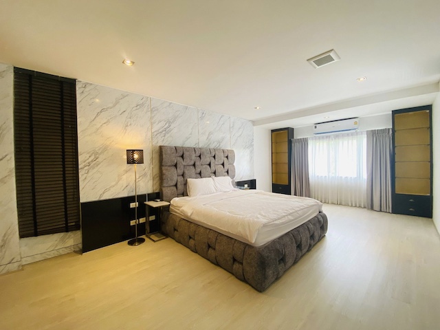 BH3672 ให้เช่าบ้านเดี่ยว 2 ชั้น พร้อมสระว่ายน้ำส่วนตัว หมู่บ้านโนเบิลทารา พัฒนาการ (หลังมุม ใกล้รถไฟฟ้าเพียง 400 เมตร)