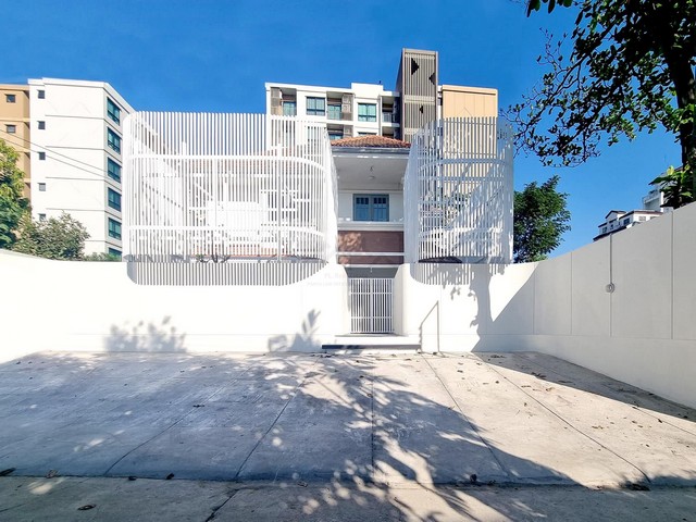 ให้เช่าโฮมออฟฟิศ 105 ตรว. 400 ตรม. เสนานิคม1 ย่าน ม.เกษตร ใกล้ BTS เสนานิคม เหมาะทำออฟฟิศ, สตูดิโอ, คลีนิค,Cloud Kitchen, หรือร้านค้า Online