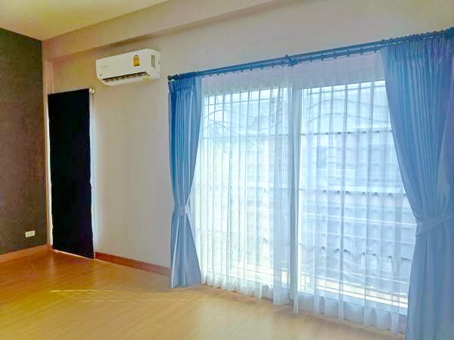 สไตล์โมเดิร์น สุขาภิบาล5 สายไหม  ตลาดลาดสวาย 1.1 กม.ทาวน์โฮม 2 ชั้น 3 นอน 2 น้ำ รร.เตรียมบัณฑิต 2.6 กม. แหล่งชุมชน ช้อปปิ้ง