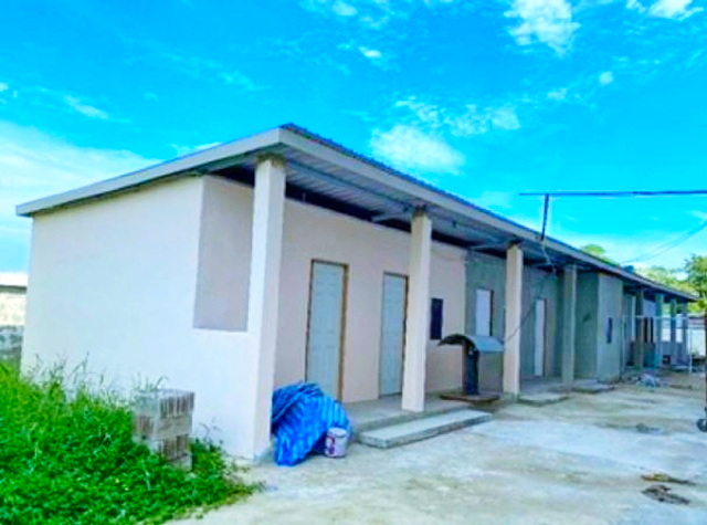 ให้เช่าโกดัง โรงงาน รร. ทานตะวันไตรภาษา สมุทรสาคร ติดถนนเอกชัย 1,202ตร.ม.302ตร.วา. 3 นอน ตลาดนัดโพธิ์แจ้ 1.5 กม. สนามกอล์ฟเอกชัย 1 กม.