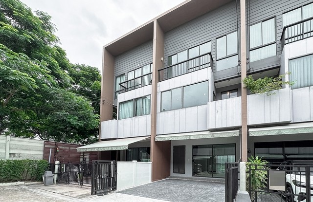 P964 ขายทาวน์โฮม บ้านกลางเมือง พระราม 9-กรุงเทพกรีฑา (ตัดใหม่) Baan Klang Muang Rama 9-New Krungthep Kreetha ถนนกาญจนาภิเษก 23 เขตสะพานสูง