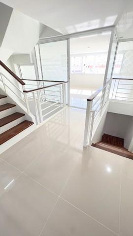 ให้เช่าทาวน์โฮม 4 ชั้น 24 ตรว. ย่านนวมินทร์ โพธิ์แก้ว บางกะปิ ใกล้เดอะมอลล์บางกะปิ ( รีโนเวทใหม่ )