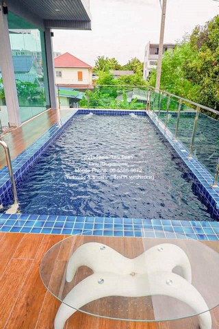 บ้าน เป็นบ้านพูลวิลล่าที่มีครบทุกอย่าง อยู่ในทำเลที่ดี เหมาะสำหรับผู้ที่ต้องการบ้านพักอาศัยที่อยู่ท่ามกลางสิ่งอำนวยความสะดวกในทุกมิติ ทำเลดีเยี่ยม