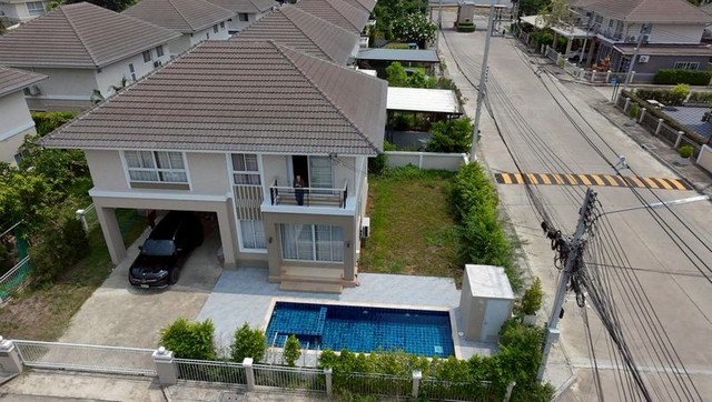 บ้านเดี่ยวหลังใหญ่ 2 ชั้น พร้อมสระว่ายน้ำ พร้อมผู้เช่า โซนสันกำแพง 
