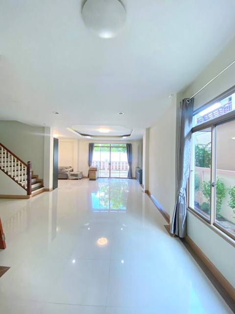 MRTบางยี่ขัน 4.7 กม. 5นอน ตรงข้าม เซ็นทรัล เวสต์วิลล์ 100ม.ให้เช่าคฤหาสน์ 2 ชั้น 66 ตร.วา. 280 ตร.ม. 6 แอร์ พร้อมเฟอร์ .3 น้ำ