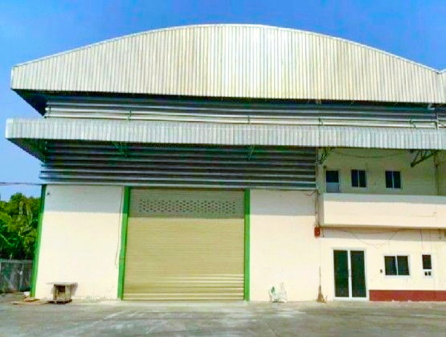 วัดโพธิ์แจ้ 3 กม. 1,200 ตร.ม.สนามกอล์ฟเอกชัย 1 กม. ให้เช่าโกดัง โรงงาน ติดถนนเอกชัย 300 ตร.วา. 3 นอน 3 น้ำ ตลาดนัดโพธิ์แจ้ 1.5 กม.