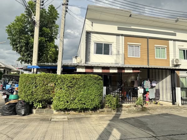 ขายทาวน์โฮม พร้อมอยู่! หมู่บ้านไลโอบริสซ์ ลำลูกกา คลอง 6 ต่อเติมครัวใหม่พร้อมใช้งาน