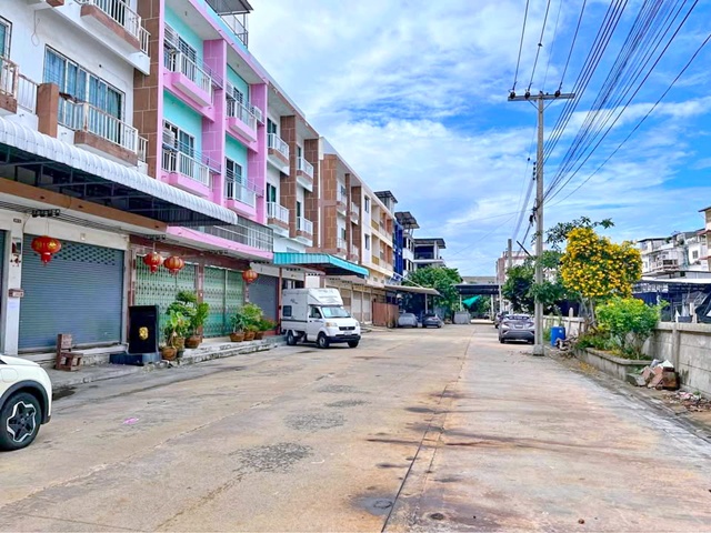 รวมชั้นลอย แม็คโคร บางบอน  ให้เช่าอาคารพาณิชย์ 3 ชั้น ซ.สะแกงาม 48-54 เซ็นทรัล พระราม2 1.1กม.ดาดฟ้า 18 ตร.วา. 220 ตร.ม. 2 นอน 1 น้ำ