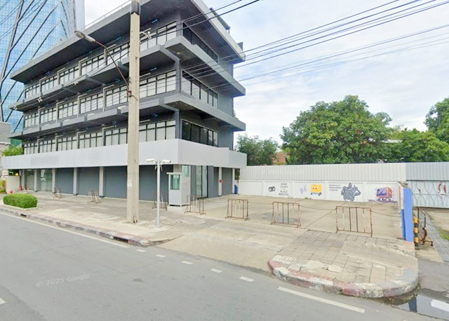 สำนักงาน ออฟฟิศ 4 ชั้น 6 คูหา 1090ตร.ม.FYI MRT ศูนย์การประชุมแห่งชาติสิริกิติ์ 600 ม.MRT คลองเตย 500 ม.  ทำเลดี เอ็มโพเรียม 2.4 กม