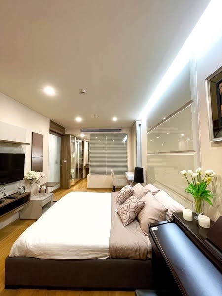 ให้เช่า คอนโด The Address sathorn 12 ห้องสวยเพิ่ง renovate ใกล้ BTS เซนต์หลุยส์