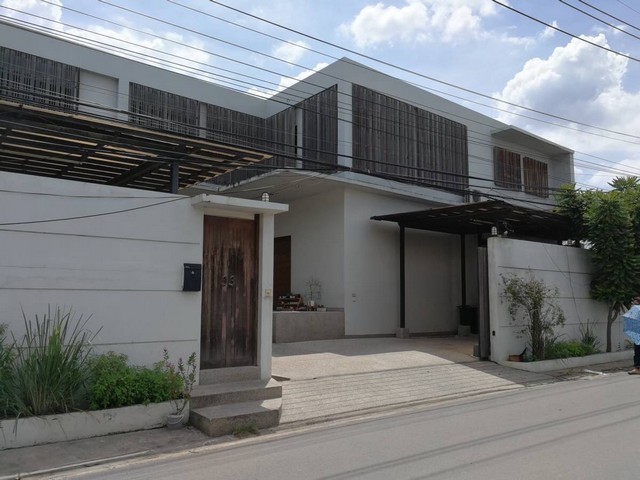 ขายอาคารโรงงาน เนื้อที่ 270 ตารางวา  ซอยลาดพร้าว 80 แยก 20 วังทองหลาง กรุงเทพ