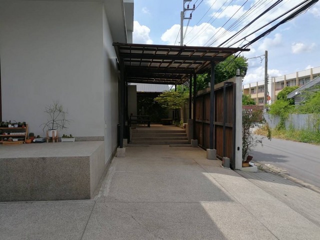 ขายอาคารโรงงาน เนื้อที่ 270 ตารางวา  ซอยลาดพร้าว 80 แยก 20 วังทองหลาง กรุงเทพ