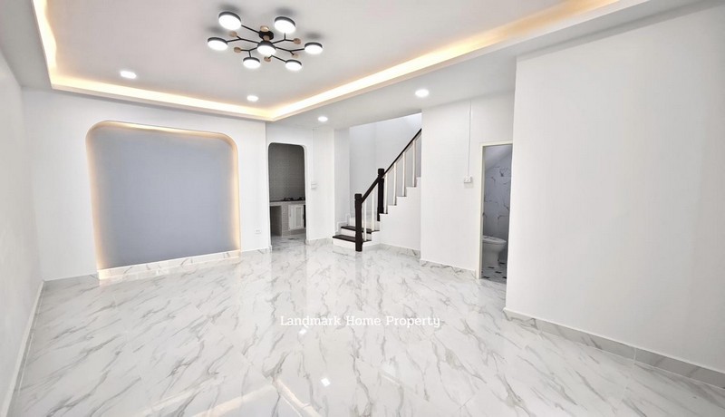 lN-044 ขายทาวน์เฮ้าส์ 2 ชั้น พฤกษา10 ไทรน้อย รีโนเวทใหม่ ทั้งหลัง ต่อเติมครบ เนื้อที่ 18 ตรว 3นอน 2น้ำ